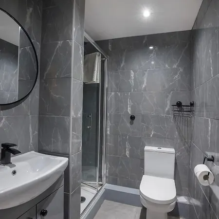 Apartamento 1 The Keyes- Stylish & Spacious With Free Parking *